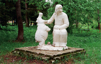 Доктор Айболит скульптура
